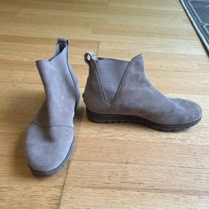 Sorel Women’s Suede Ankle Harlow Chelsea Boots